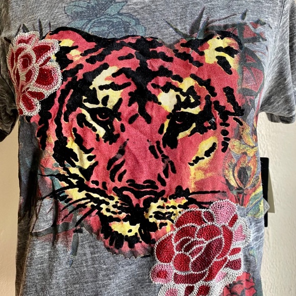 NWT Lucky Brand grey embroidered tiger floral short sleeve t-shirt Size Small - Picture 2 of 10